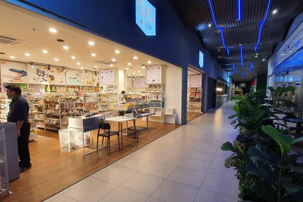 Lovely Kozi Square 1 Bedroom With Pool Lv7e